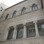 Kike Apartment Split